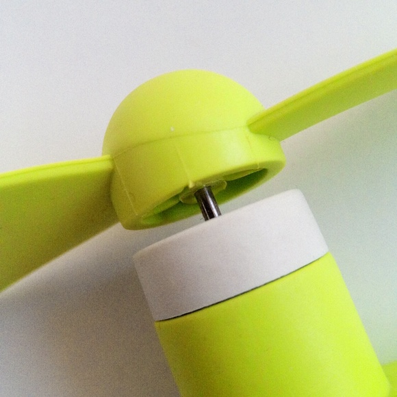 New SMART Accessories Green And White Plug And Play Mobile Fan - Picture 5 of 6
